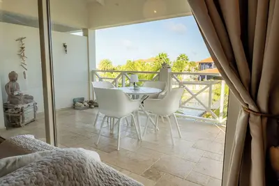 Image de Beautiful fully furnished apartment located on a private peninsula.