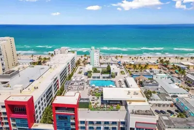 Image de Amazing unit in Hollywood Beach Resort & beach access