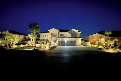 Image de Luxury house with heated pool - hot tub-air hockey-ping pong