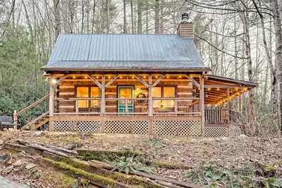 Image de Private, Guest Favorite Cabin, Fire Pit, Close to Hiking and Downtown Clayton!