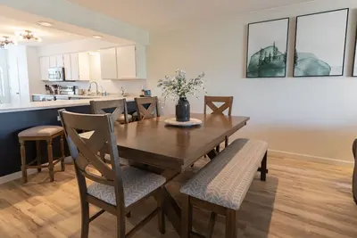 Image de 2br Condo Near The Strip ~ 2 Pools ~ Free Tickets Included! (Fhc-3)