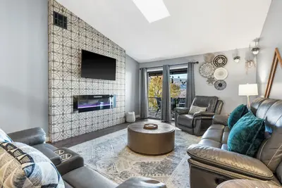 Image de Pet-Friendly Penthouse at Pointe Royale w/view and West Elm furniture