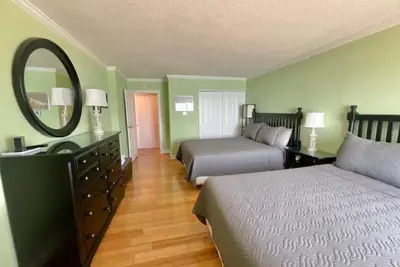 Image de Fun Tropical Oceanfront Oasis | 11th Floor Views!