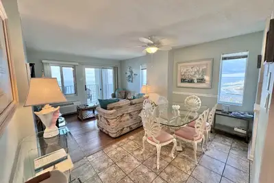 Image de Family Fav 3 Bedrm w/Sunrise & Sunset Views! | Pool