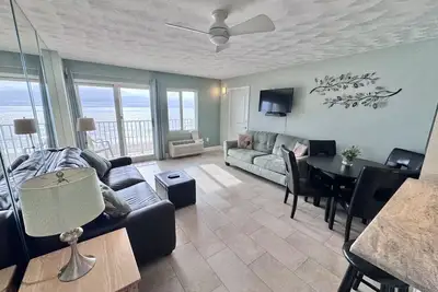 Image de Relaxing Oceanfront Balcony Condo w/2 Queen Beds