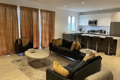 Image de Brand New 3 Bedroom luxury Condominium- 5 mins away from the beach! ! ! #1 spot!