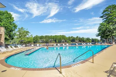 Image de Wow! Spacious Town home - prestigious gated community w\/Golf, Pool & Lake Access