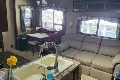 Image de Beautiful 45' Double Wide trailer Gated Community  campgrounds of Big Timberlake