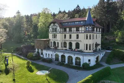 Image de Old spa house in Lückendorf\/Oybin in the Zittau Mountains \/ Schloss Glowe