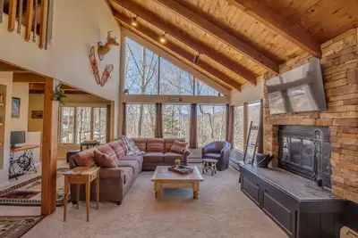 Image de The Rustic Elk Abode: A Mesmerizing Fall Retreat in White Mountains by the Kanc!