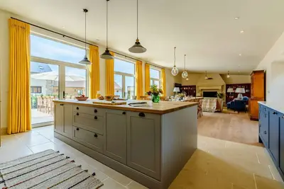 Image de Large dog friendly holiday home with a hot tub in the Cotswolds - Coppers Barn