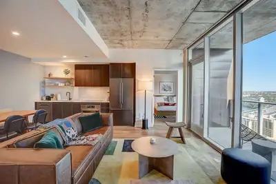 Image de 28th-floor Rainey St Historial District lakeview condo