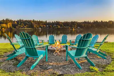 Image de 'The Hammersley' Luxury Waterfront Estate!