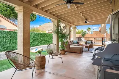 Family friendly home with pool, pool table, games, arcades and equipped kitchen