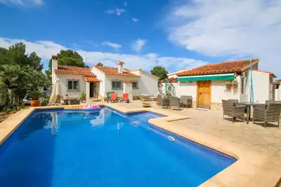 Image de Belle Villa à Marquesa avec un grand jardin