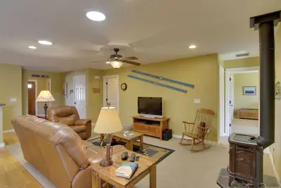 Image de Bozeman Condo w/ Grill ~ 2 Mi to Hot Springs!