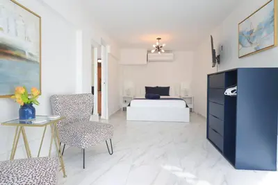 Ocean Park Villa U00 • 8br • Steps 2 Beach