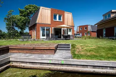 Image de Stay in our luxury Sneekermeer 6 Wellness with sauna, outdoor spa, and sunshower.
