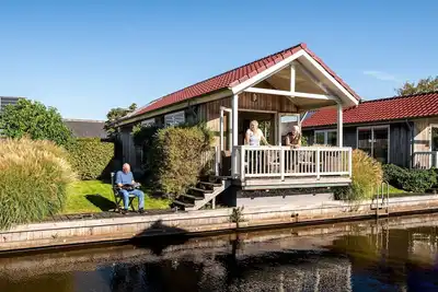 Image de Stay in our cozy Meine 4 luxury chalet with a private dock and sauna.