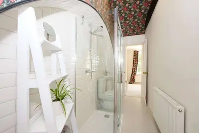 Stodham House Quirky Central Townhouse, 4 beds sleeps up to 9