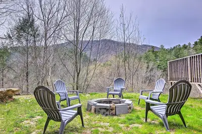 Image de Fire Pit & Mtn Views: Charming Marion Cabin!