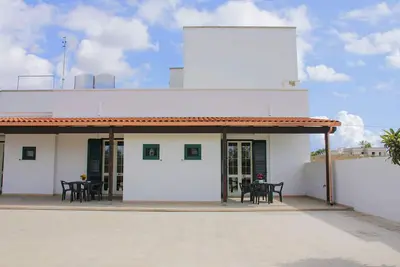 Image de détente loin de l'agitation immergé dans la campagne du Salento