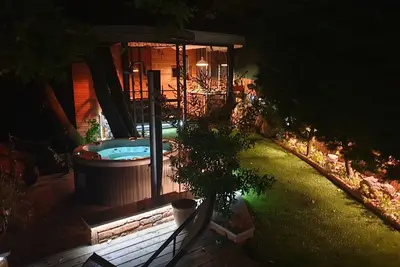 Image de Romantic Lu Glamp With Hot Tube