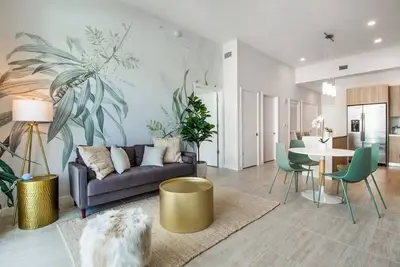 Image de Tropical Ph With Bayviews! 1Bdrm+Den.