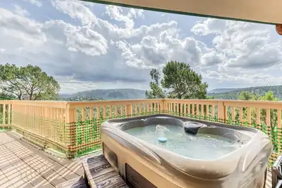 Image de Mesa Verde, Hot Tub, Pedestal Octagon Home / Mountain Views
