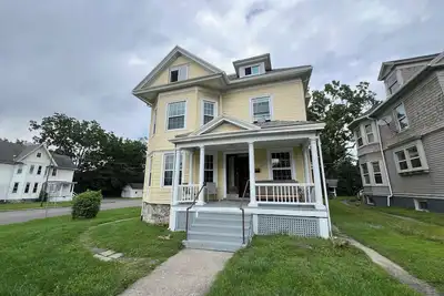 Entire Home: Central & Spacious 8bd 2. 5 Ba in Dt Geneva