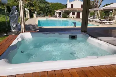 Villa with pool, Jacuzzi and Spa with 4 suites in Rimini