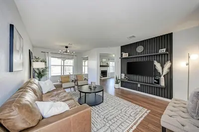 Image de Exclusive Modern Getaway|Near the Domain|Ideal for Groups and Families