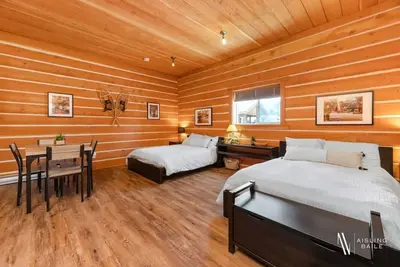 Image de Paddlers Inn - Canoe Shop | Rustic | Quaint | Cozy