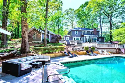 Image de Spacious 3-level dream entertainment with Foosball, Projector, HotTub&Summer:Pool