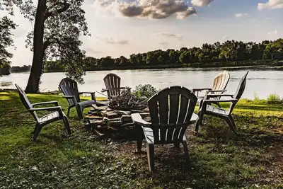 Image de Cozy 3-bedroom home on the waterfront, dog friendly!