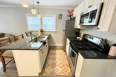 Image de Nice Apartment next to Christmas Story House