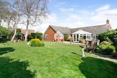 Image de Wix, with its rolling countryside and reputation as a peaceful village, perfect for a rural stay