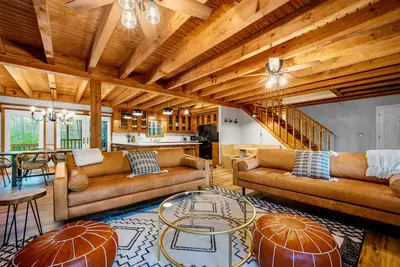 Image de On The River Bnb ~River Deck ~Fire Pit ~Game Room