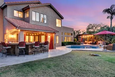 Extravagant Backyard & Dazzling Interior Concepts