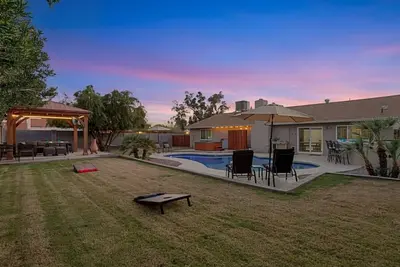 Image de Vibrant Mesa Abode with Pool