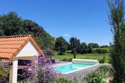 Image de Le Petit Pas Gite in a tranquil setting surrounded by vineyards and sunflowers
