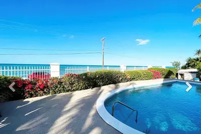 Image de Beach, Ocean View Pool, King Bed - Walking distance to 2 restaurants & beaches.