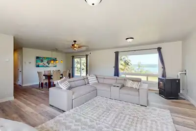 Image de Soundfront home with WiFi, washer/dryer, central Ac, and enclosed yard