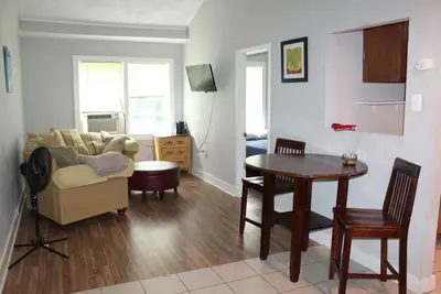 Image de Historic Hill Apt1 (Upstairs)