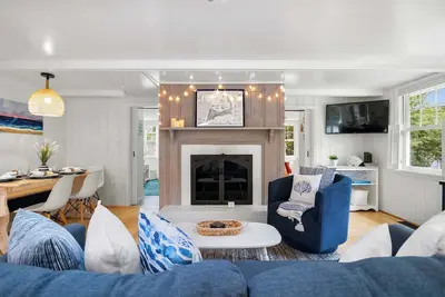 Image de Short Walk to Private Association Beach!