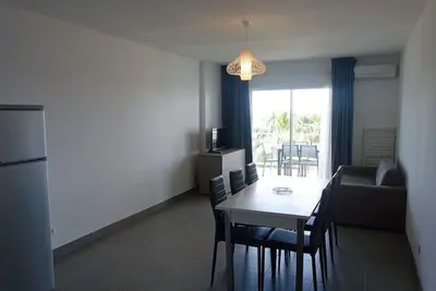 Image de Agréable appartement pour 6 personnes avec climatisation, Tv, terrasse, animaux admis et parking