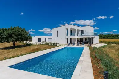 Belle maison de vacances privée avec Wifi, piscine privée, climatisation, Tv, terrasse, parking
