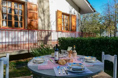 Image de Merveilleuse maison de vacances privée avec Wifi, Tv, patio, animaux admis et parking