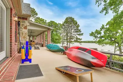 Image de Dock & Game Room: Alvarado Lake Getaway!