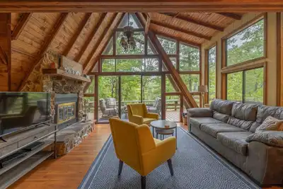 Image de Acorn Falls by Innsbrook Vacations!